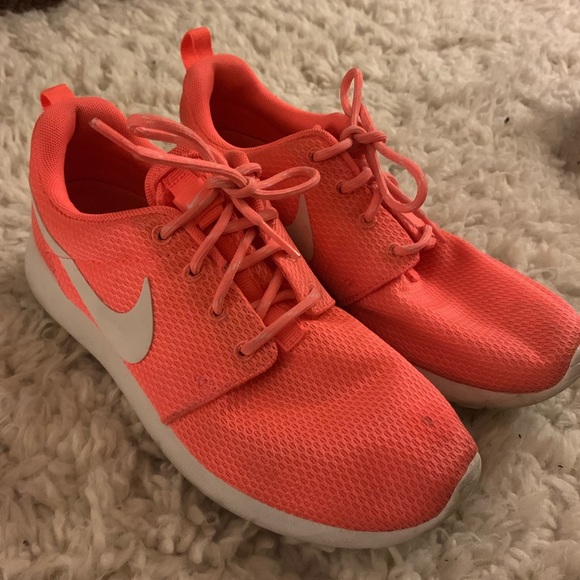 Nike Roche Runs - Picture 3 of 5